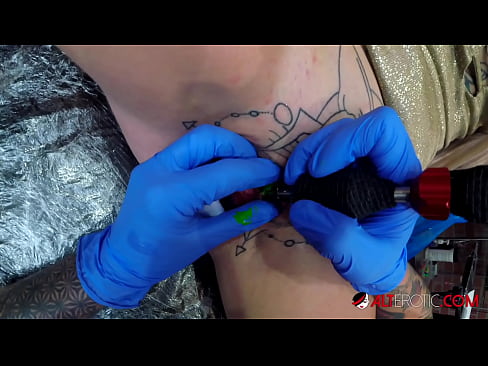 ❤️ Ekstreem tattooed hottie Sully Savage krige in tattoo op har klitoris ️❌ Slutsen op fy.mrvideospornogratis.ru ❌️❤